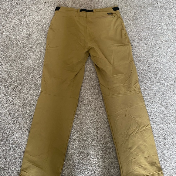 Never worn men’s hiking pants. Great for any outdoor activity! - Picture 7 of 9